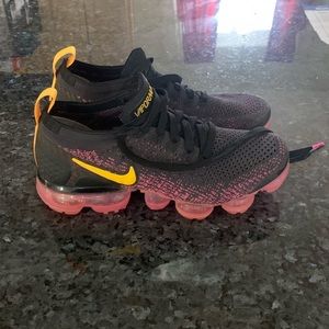 EUC Like New!  Women’s Size 5.5 Nike Vapormax Flyknit 2 shoes Super Cute/Comfy🔥